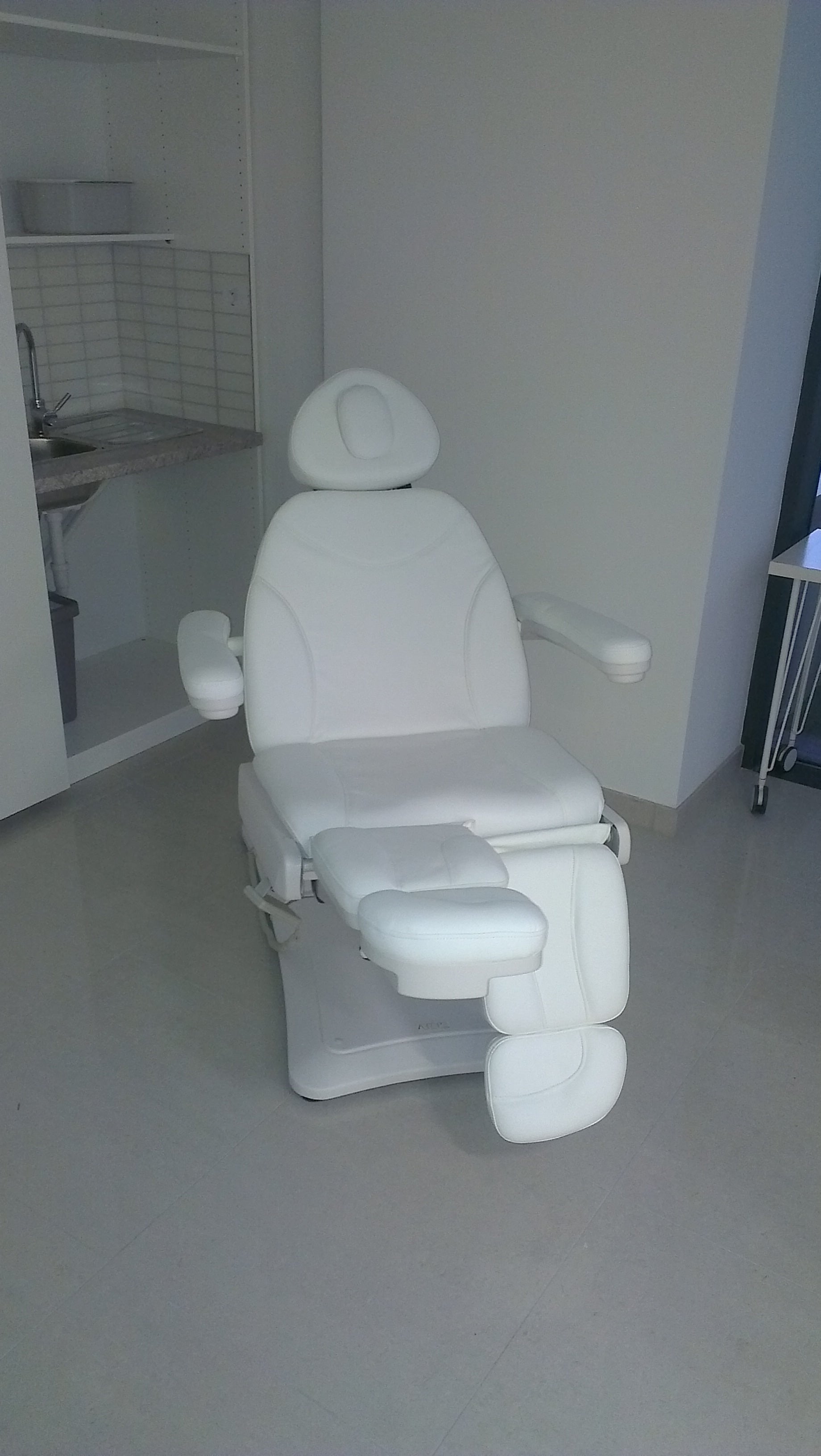 Stol za pedikuro- električni Fox-2235C