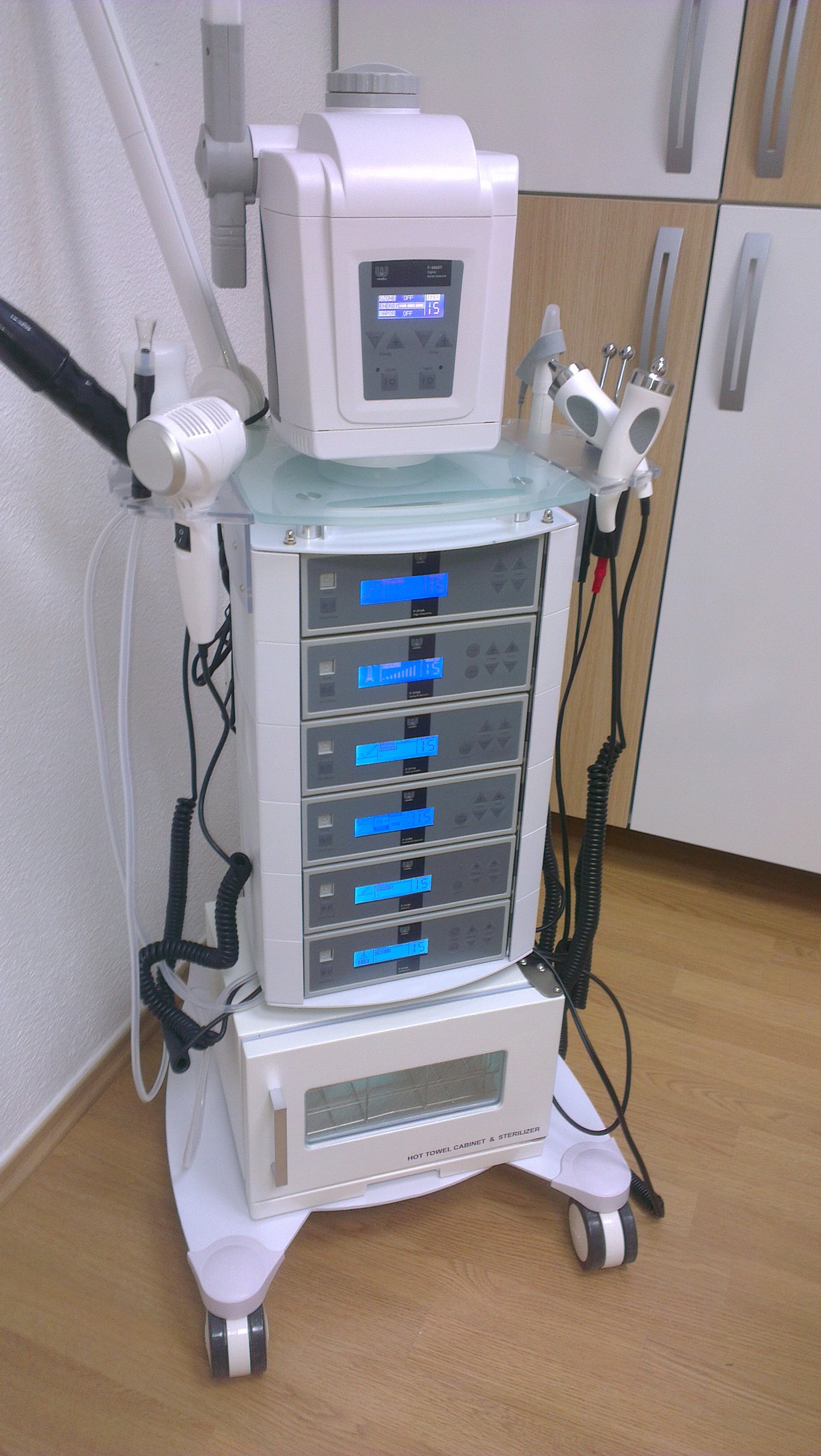 Kozmetični stolp  FOX-3021 | B-System |