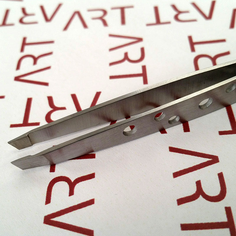 82 - Ravna pinceta za obrvi 9cm