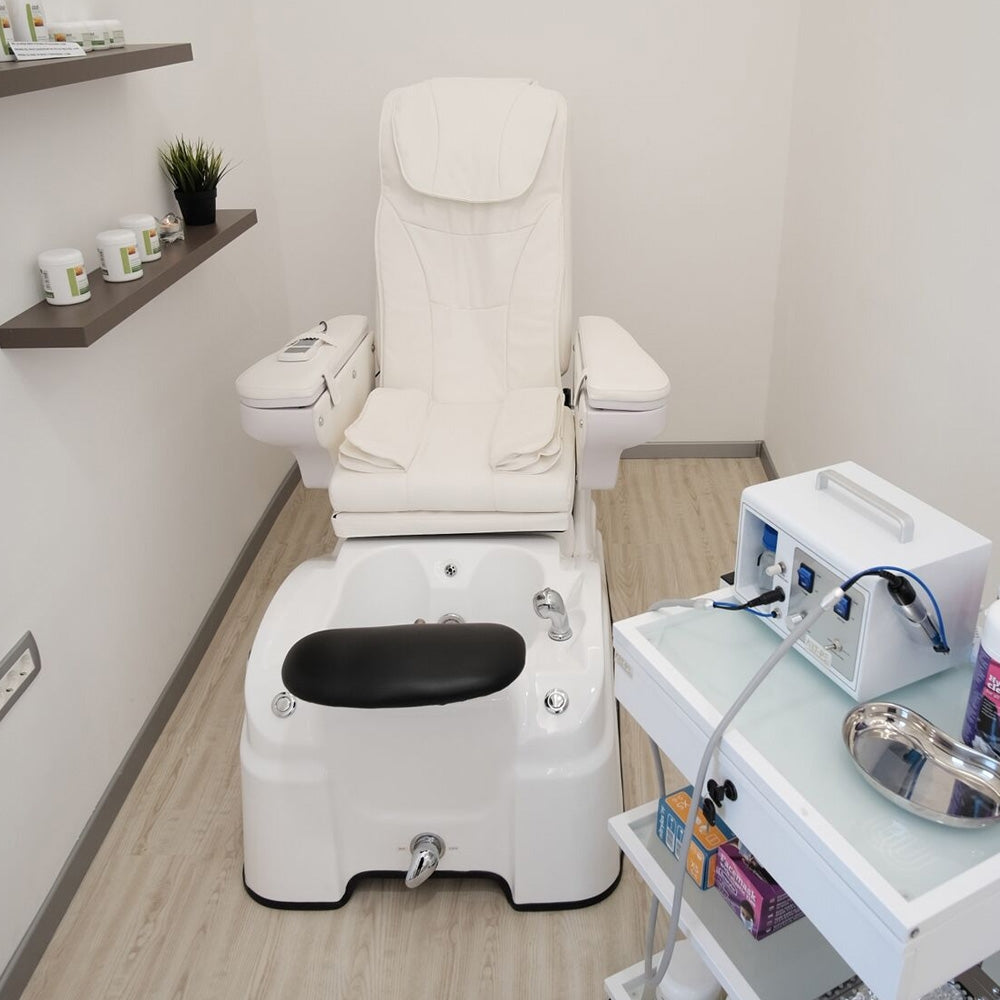 pedikerski stol caln v kozmetičnem salonu