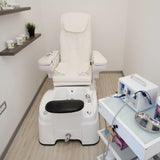 pedikerski stol caln v kozmetičnem salonu