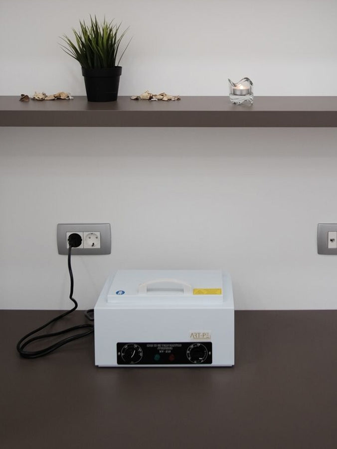 steriliSterilizator na vroči zrak PROmini 1,5 Lzator MINI v kozmetičnem salonu