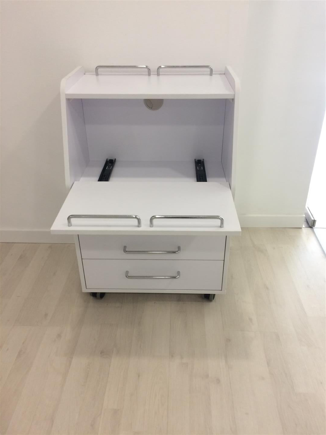 Voziček za odlaganje z UV sterilizatorjem in izvlečnim pladnjem | Fox-1032 | SPIN |