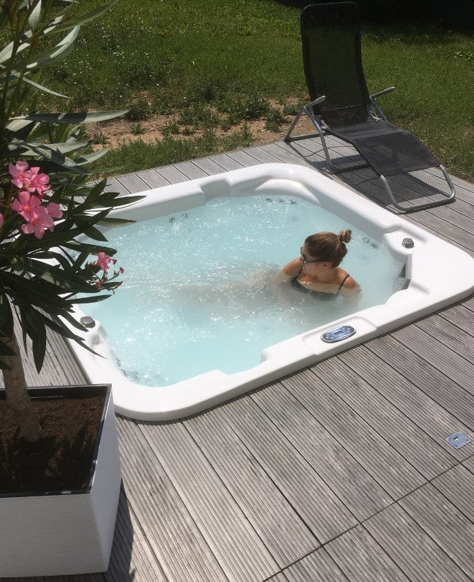 Zunanji SPA masažni bazen ART - King zunaj
